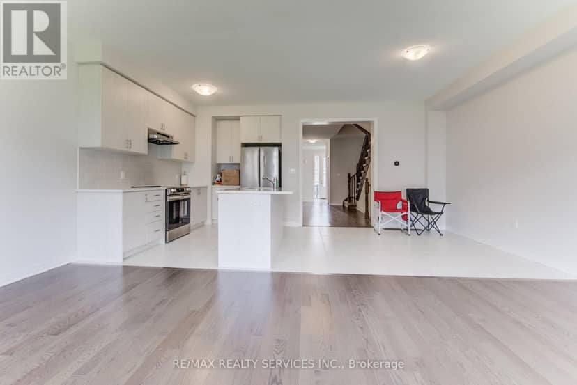 73 Prince Phillip Boulevard — photo 17 of 39