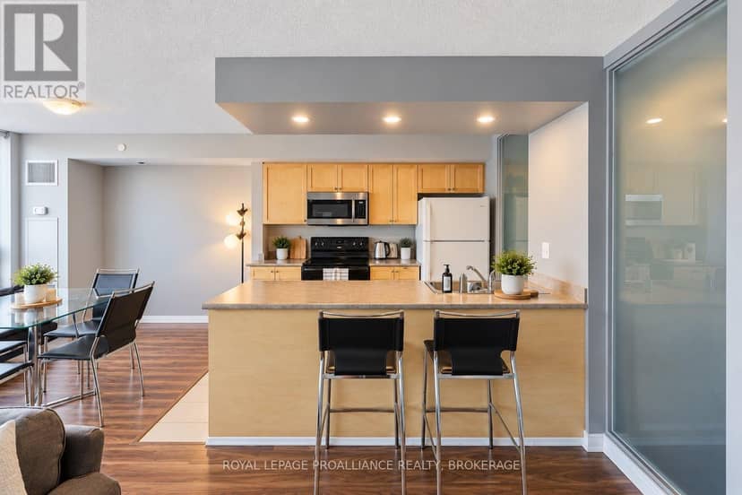 501 - 121 Queen Street — photo 12 of 33