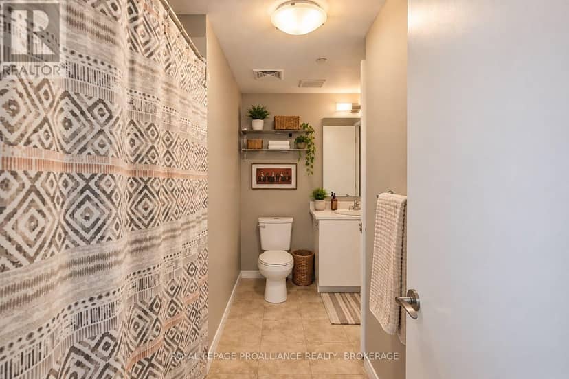 501 - 121 Queen Street — photo 19 of 33