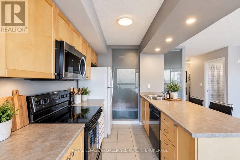 501 - 121 Queen Street — photo 11 of 33