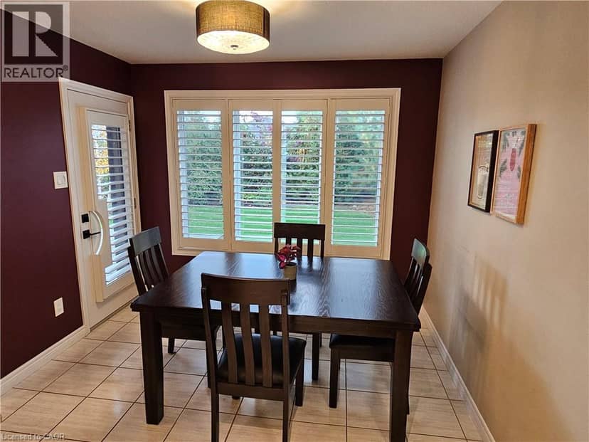 98 ALLANDALE Crescent — photo 12 of 40