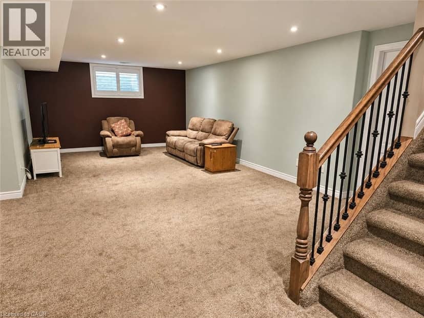 98 ALLANDALE Crescent — photo 27 of 40