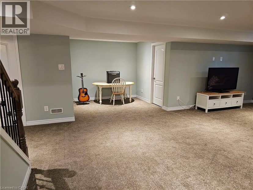 98 ALLANDALE Crescent — photo 31 of 40
