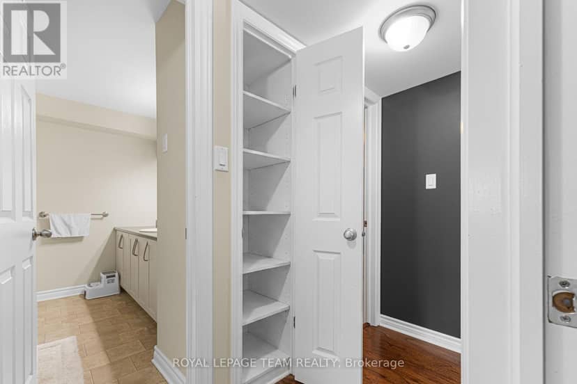 6 - 313 Cresthaven Drive — photo 15 of 24
