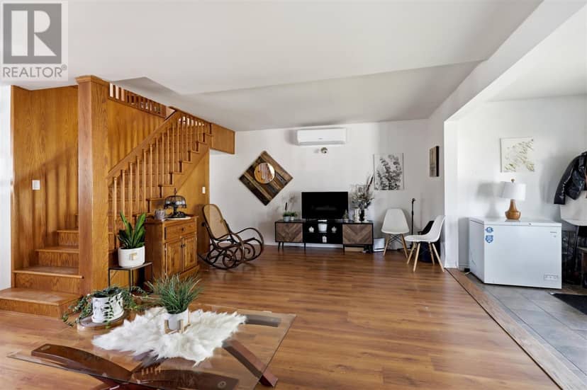 261 Spruce ST — photo 9 of 39