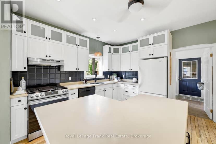 246 Cochrane Street — photo 13 of 40
