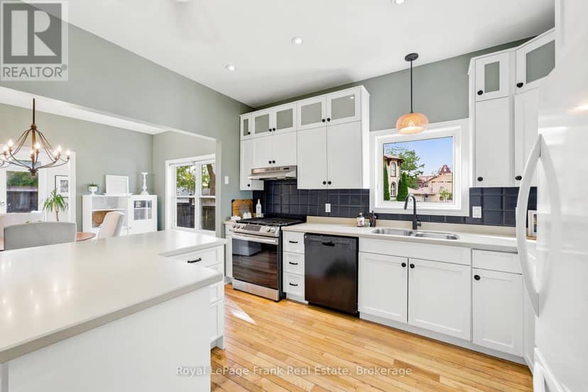 246 Cochrane Street — photo 15 of 40