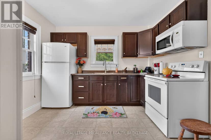 27 Drayton Avenue — photo 11 of 29