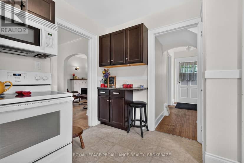 27 Drayton Avenue — photo 14 of 29