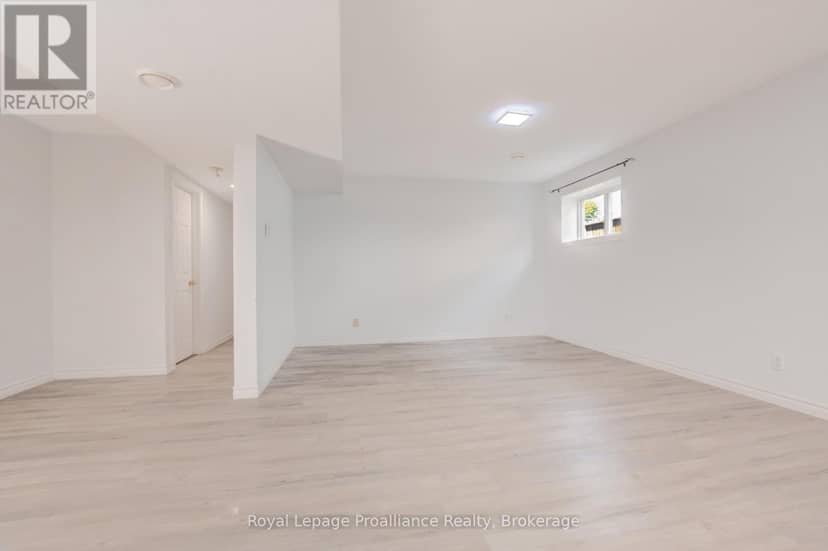 120 Raglan Street — photo 27 of 38
