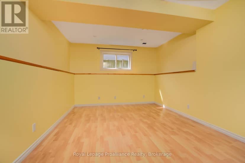 120 Raglan Street — photo 29 of 38