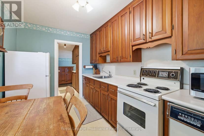 478 Monk Street — photo 15 of 39