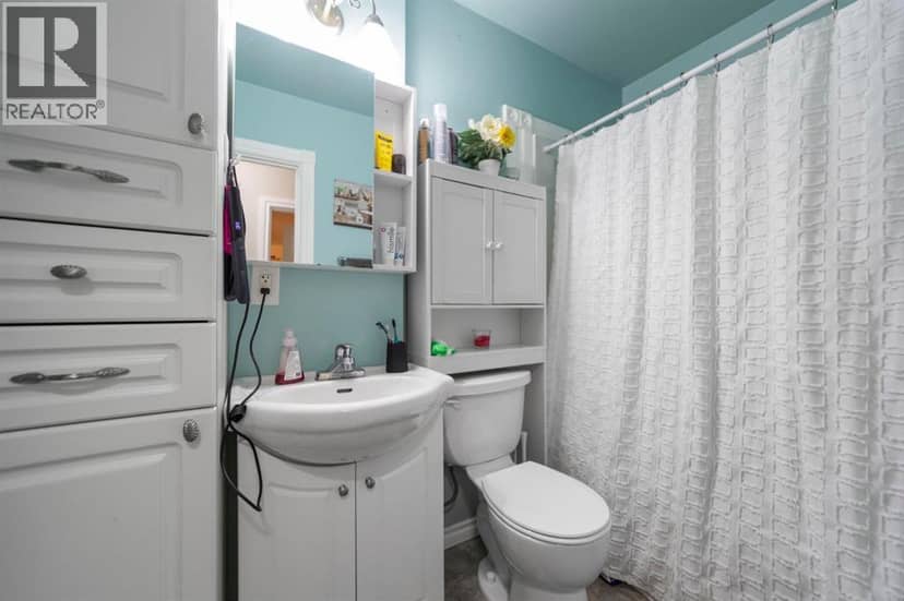4604 61 Street — photo 15 of 26