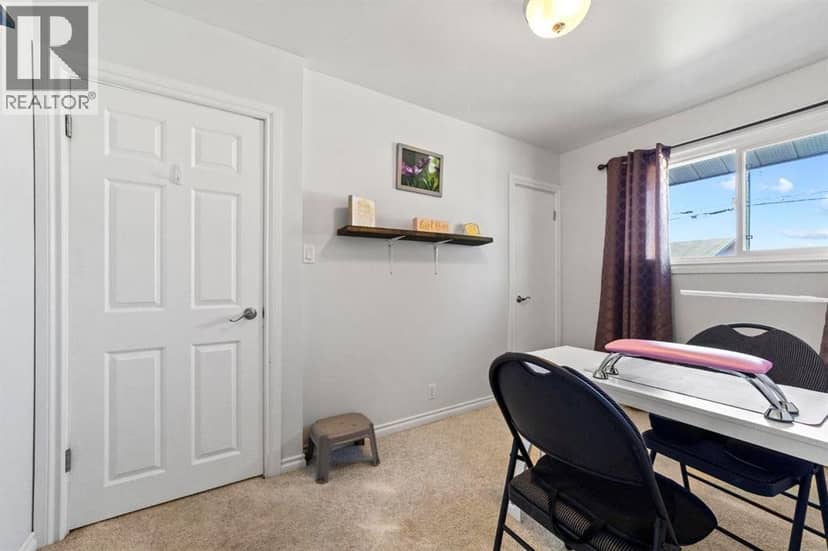 4604 61 Street — photo 14 of 26