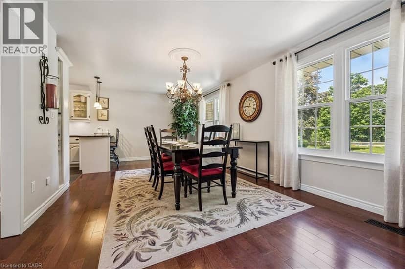7 KING Street — photo 11 of 40