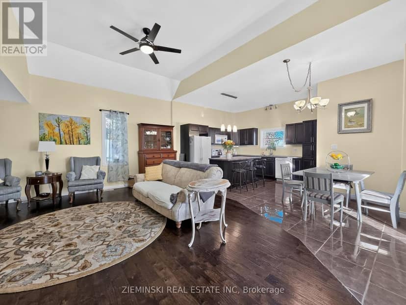 421 Seventh Avenue, Black River-Matheson, photo 2