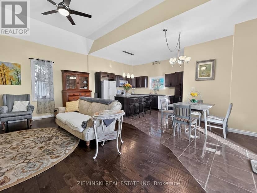 421 Seventh Avenue, Black River-Matheson, photo 4