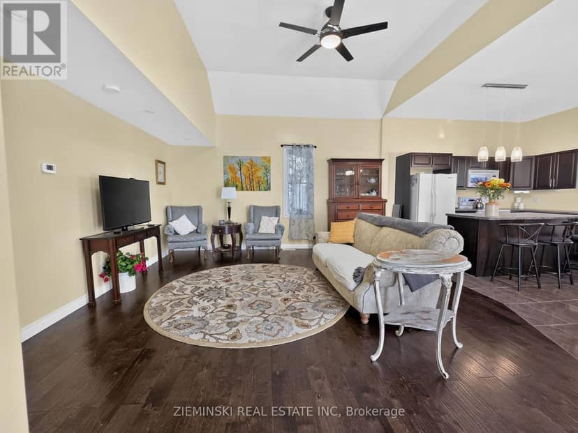 421 Seventh Avenue, Black River-Matheson, photo 5