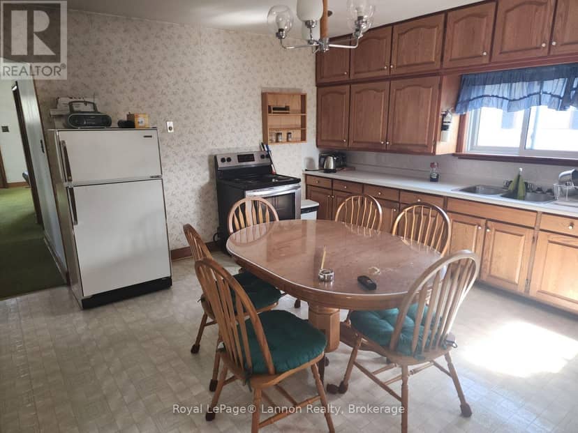 306 Walker Street E — photo 6 of 38