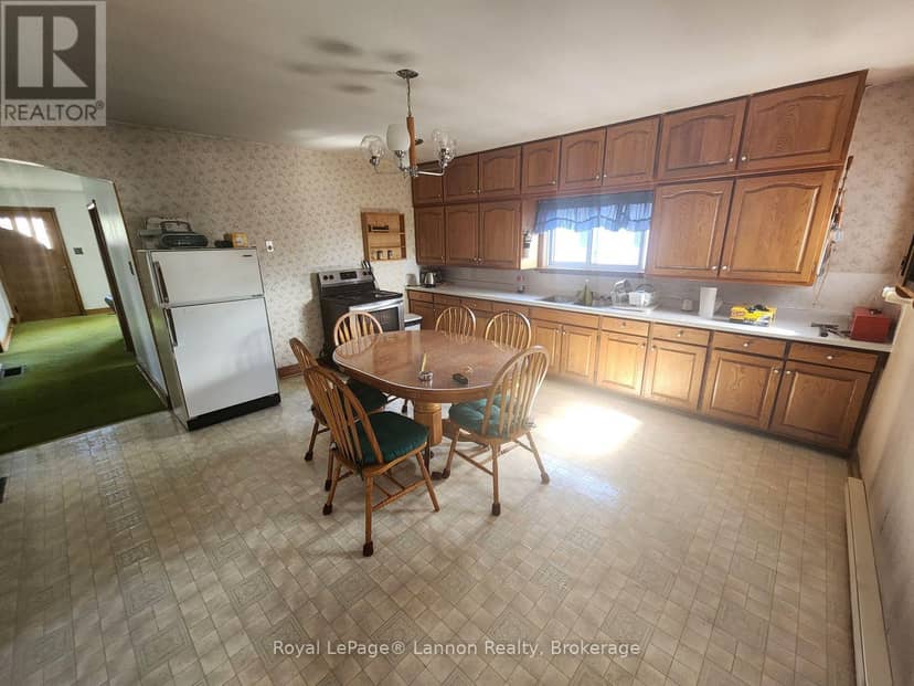 306 Walker Street E — photo 7 of 38