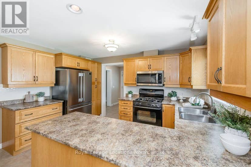 77 Pennsylvania Avenue, Wasaga Beach, photo 5