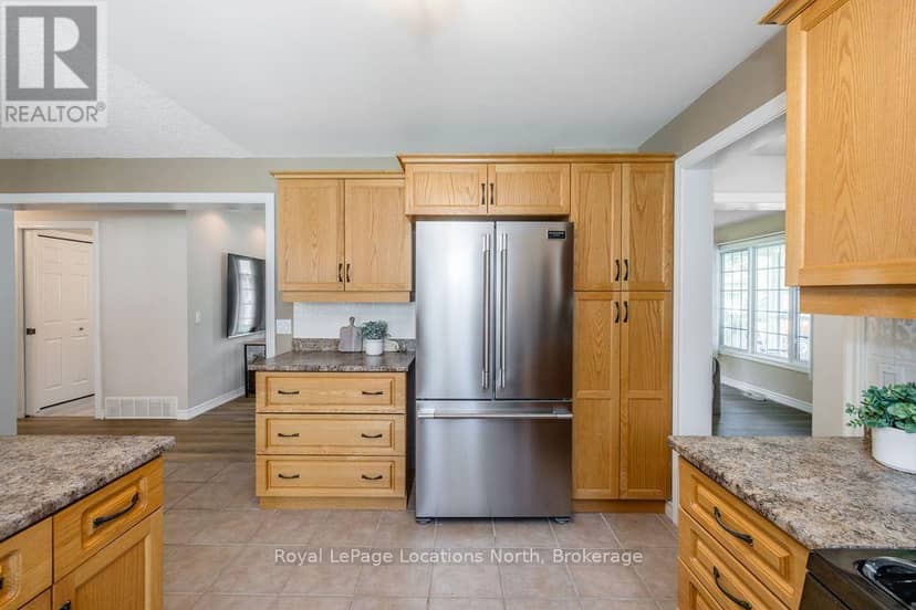 77 Pennsylvania Avenue, Wasaga Beach, photo 7