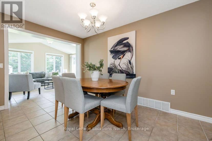 77 Pennsylvania Avenue, Wasaga Beach, photo 8
