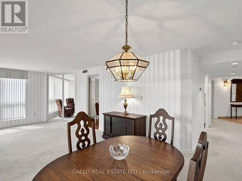 203 - 10 Kenneth Avenue — photo 17 of 39