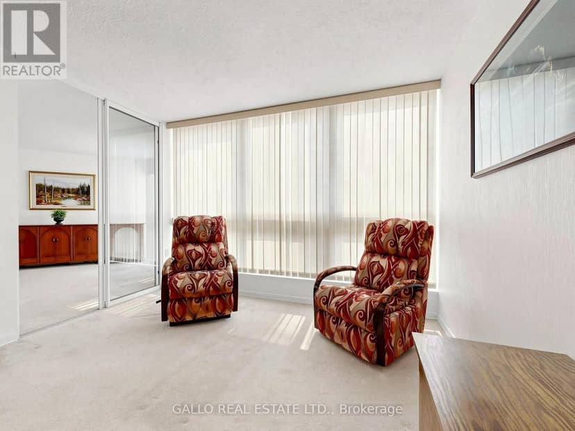 203 - 10 Kenneth Avenue — photo 29 of 39