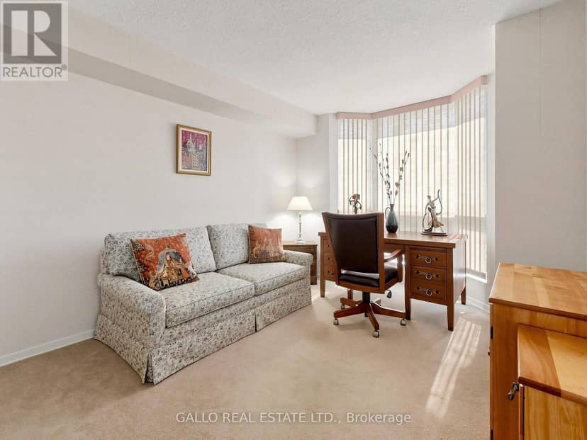 203 - 10 Kenneth Avenue — photo 30 of 39