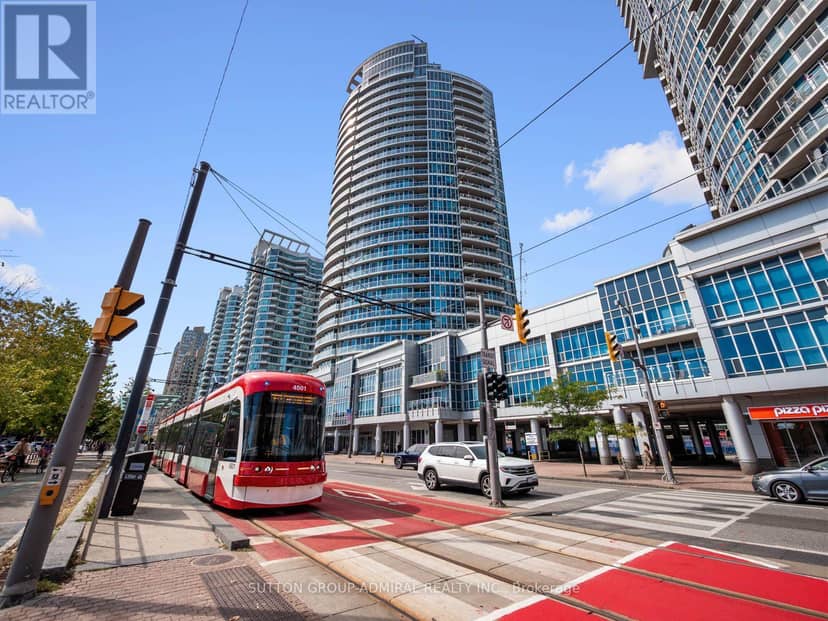 2103 - 218 Queens Quay Boulevard W — photo 32 of 33