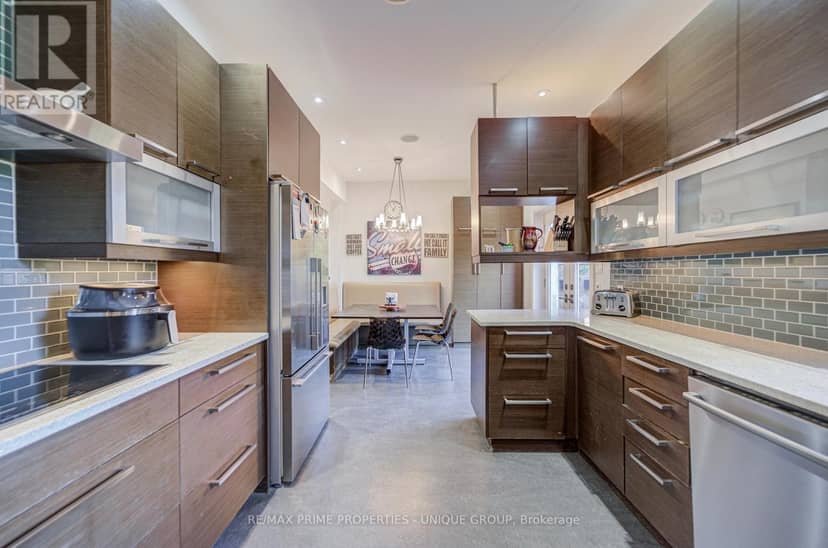 24 Cedarbank Crescent — photo 18 of 40
