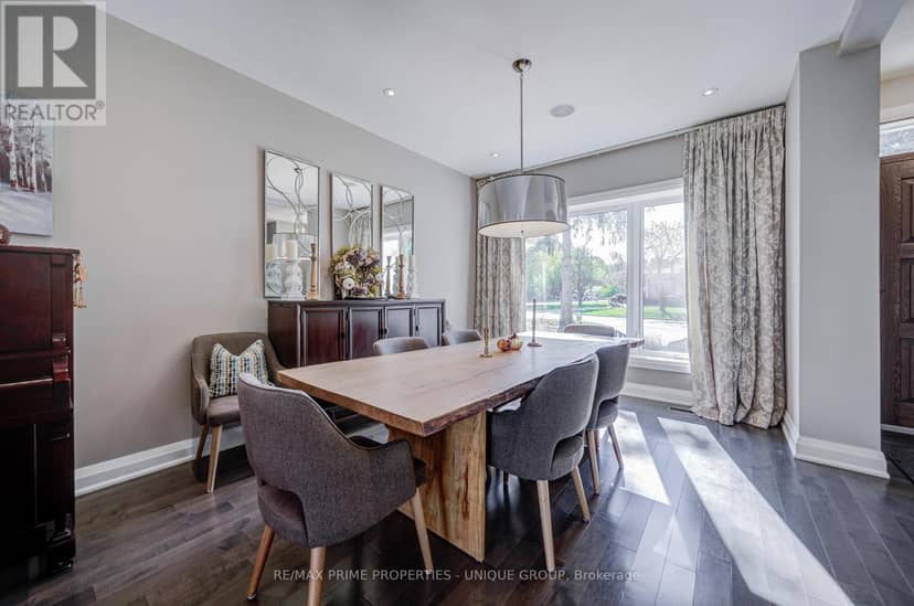 24 Cedarbank Crescent, Toronto, photo 3