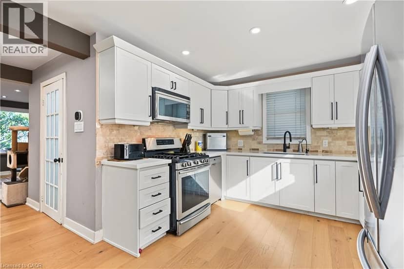 100 MONTROSE Avenue — photo 15 of 40
