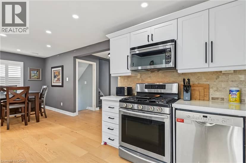 100 MONTROSE Avenue — photo 18 of 40