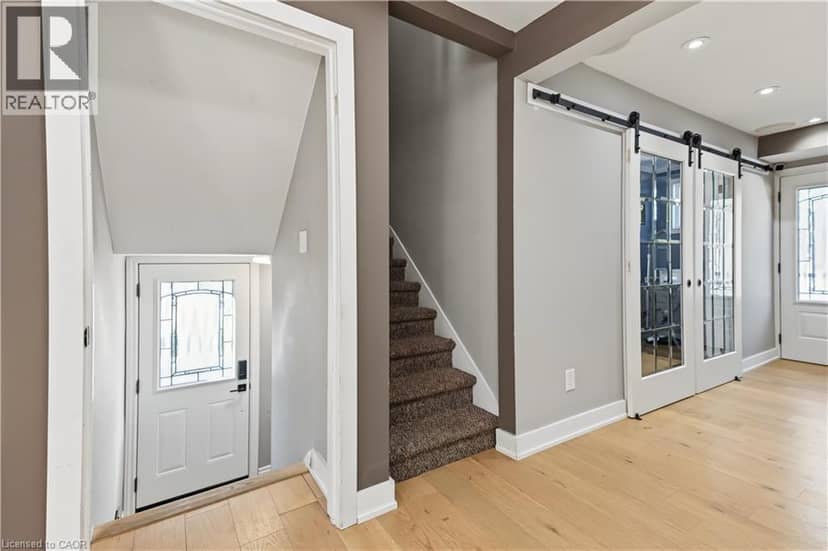 100 MONTROSE Avenue — photo 21 of 40