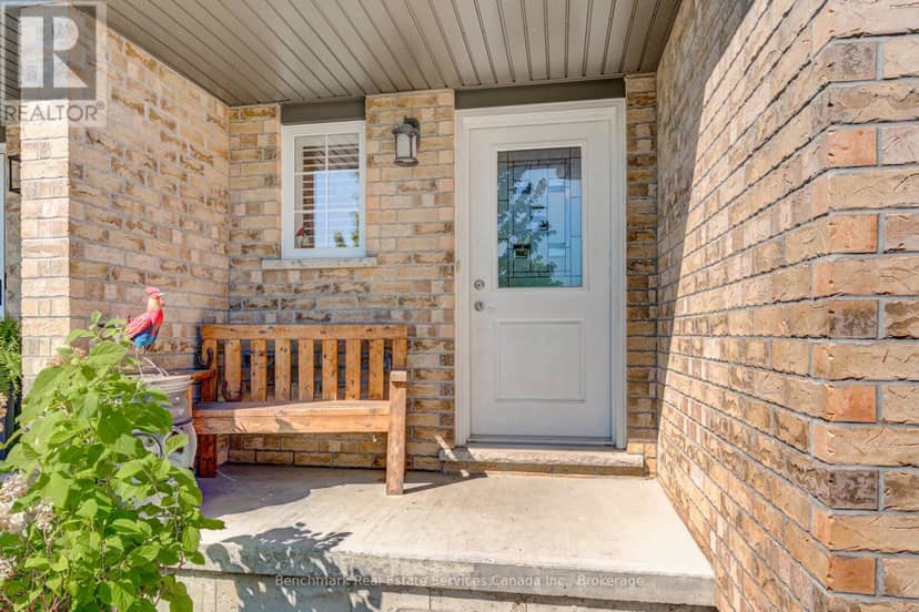39 Leesboro Trail, Thames Centre, photo 3