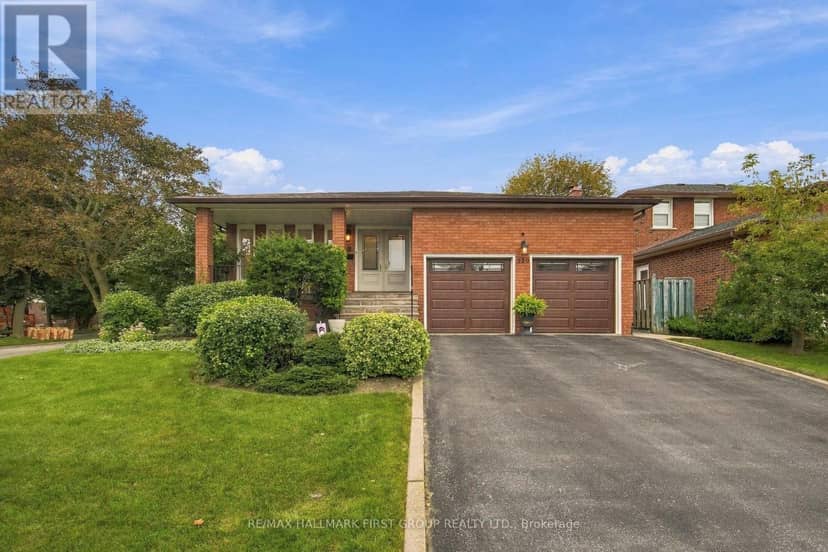 520 McLeod Crescent — photo 2 of 27