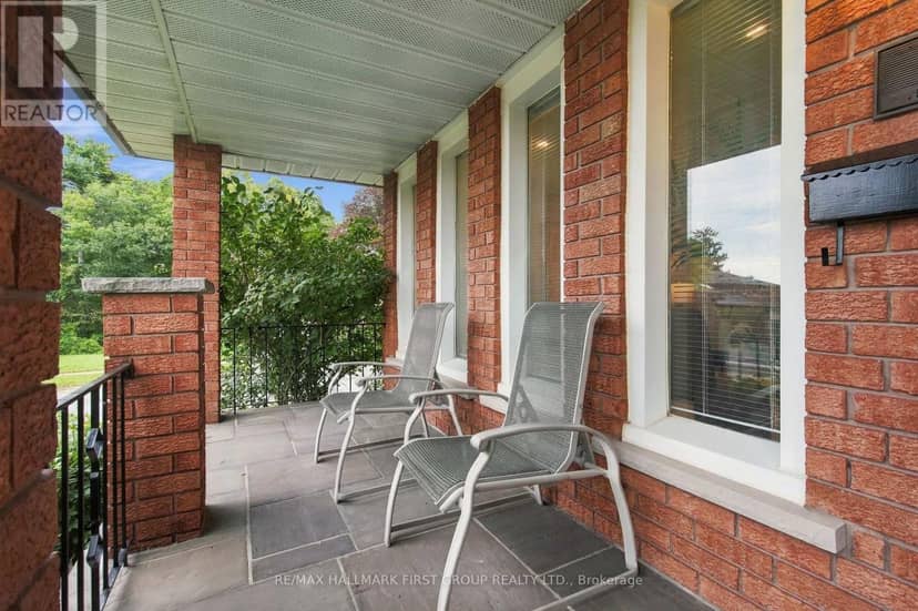 520 McLeod Crescent — photo 3 of 27