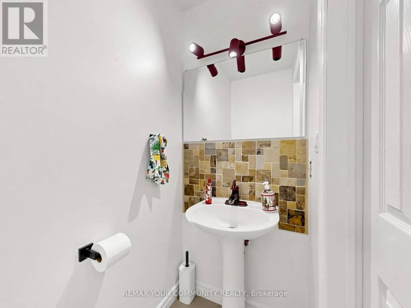 27 Mitchell Avenue — photo 16 of 40