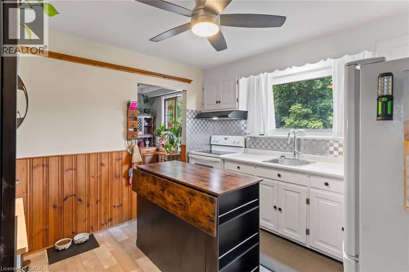 15 COLLIER Crescent — photo 15 of 40