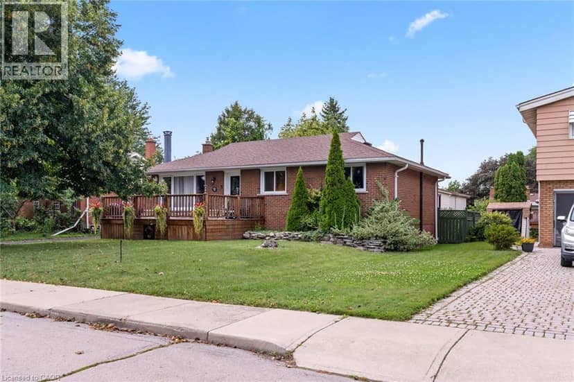 15 COLLIER Crescent — photo 2 of 40