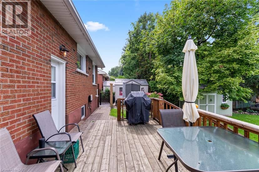 15 COLLIER Crescent — photo 34 of 40
