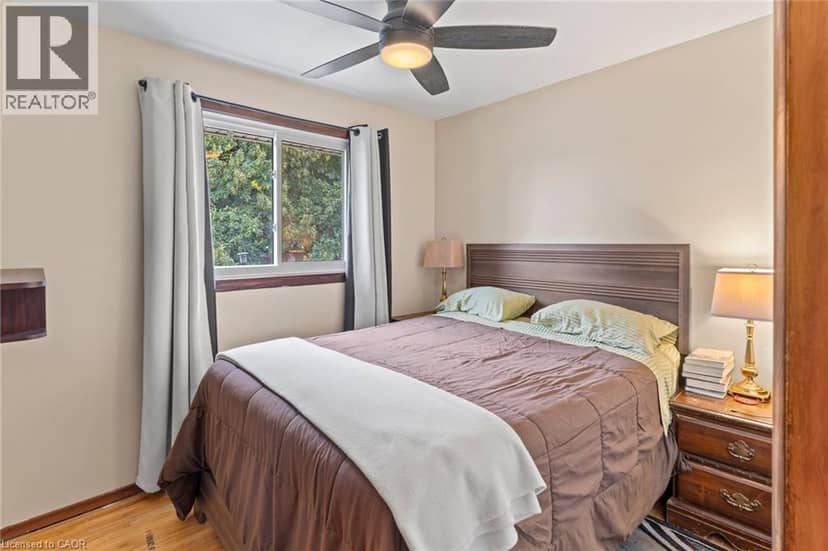 15 COLLIER Crescent — photo 17 of 40