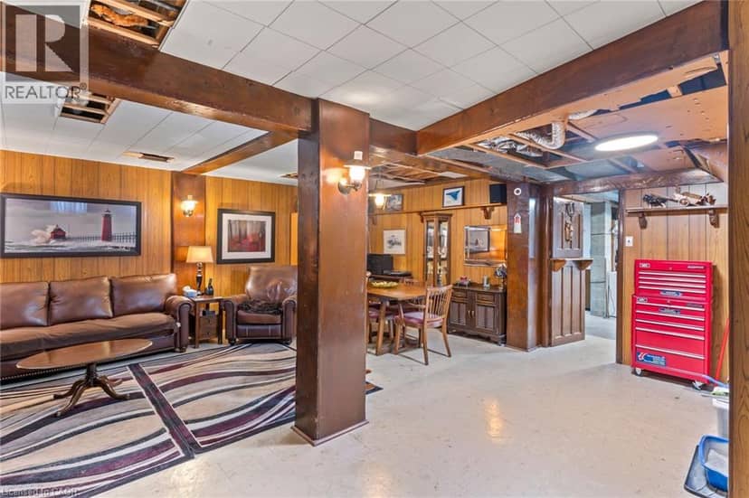 15 COLLIER Crescent — photo 27 of 40