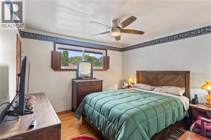 15 COLLIER Crescent — photo 18 of 40