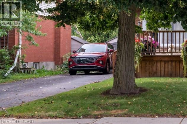 15 COLLIER Crescent — photo 4 of 40