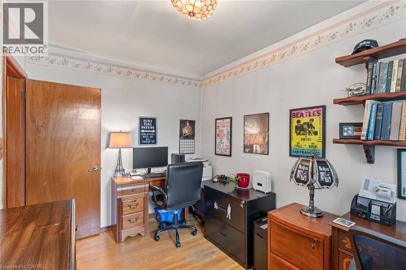 15 COLLIER Crescent — photo 21 of 40