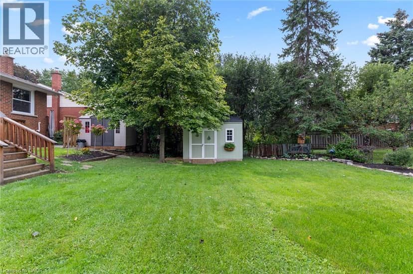 15 COLLIER Crescent — photo 36 of 40