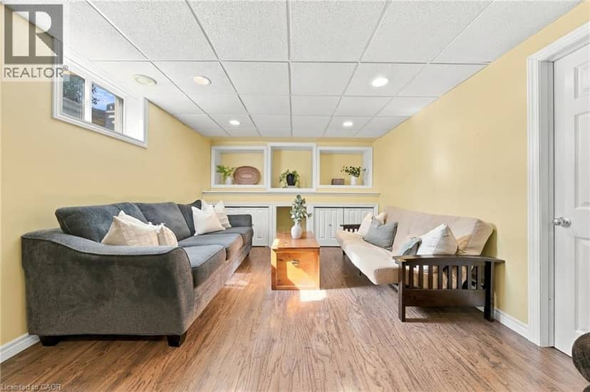 915 ST GEORGE Street — photo 15 of 27